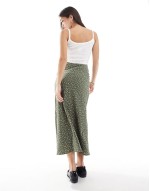 floral spot print midi skirt in green
